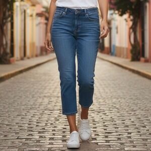 Lee Women's Blue Wash Cropped Straight Leg Jeans Size 6 Mom Jeans Casual Everyda